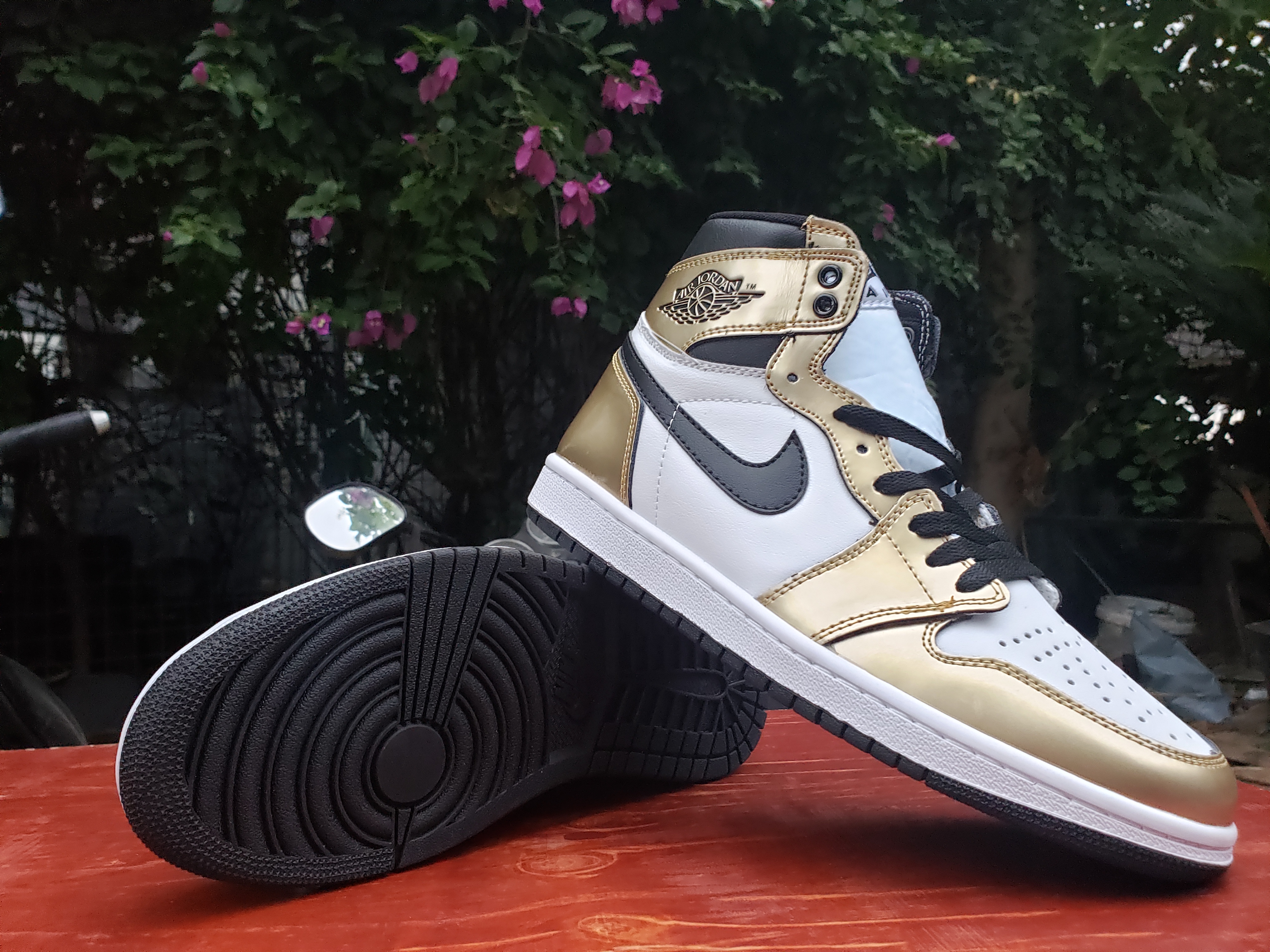 Latest Air Jordan 1 White Gold Black - Click Image to Close